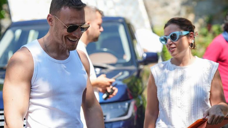 Новый сериал Çarıntı (Сердцебиение) с Керемом Бюрсиным